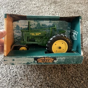 Vintage 1999 Ertl 1:16th Scale John Deere 1937 Model B Tractor, #5904DO W/ Box - Picture 1 of 7