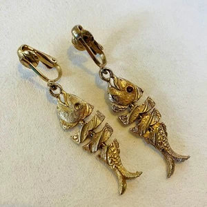 Gold Fish Earrings Textured Metal Clip-on Rhinestone Dangle Articulated Vintage - Picture 1 of 7