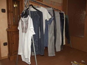 13 Markenteile Frauen Gr. XS Hosen und Oberteile - Bild 1 von 5