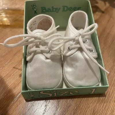 Bebé Ciervo Zapatos Blanco Satén Parte Superior Alta Infantil Talla 1 Con Cordones Niño Niña NUEVO De Colección Foto 1 de 4