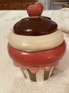 Kohls Ceramic Cupcake Cookie Jar Container 10” Never Opened - Picture 1 of 12