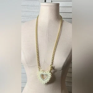 Vintage Betsey Johnson Acryl Herz Halskette mit Strass. .Goldkette. - Bild 1 von 7