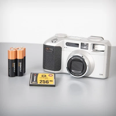 Hewlett Packard  HP PhotoSmart C618 digital camera - 2MP - Retro, Vintage, Y2K - Image 1 of 4