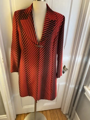 MOSHITA COUTURE КРАСНЫЙ И ЧЕРНЫЙ ПОЛОСЫ И МЕТАЛЛИЧЕСКИЙ ПЛАЩ КУРТКА-SIZE12-NWOT-КРАСИВЫЙ! - Изображение 1 из 4