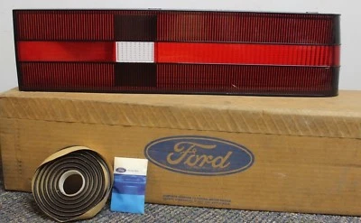E3FZ13450A NOS GENUINO FORD OEM Luz Trasera Lámpara Lente LH 83-85 Escort Lynx  Foto 1 de 2