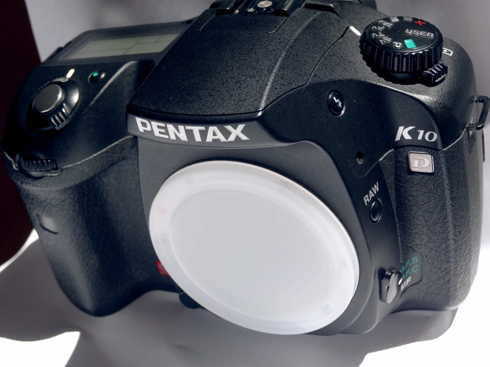 MINT: Pentax K10D DSLR Spiegelreflexkamera Gehäuse 10.2MP CCD 27K Shutter Count - Bild 1 von 4