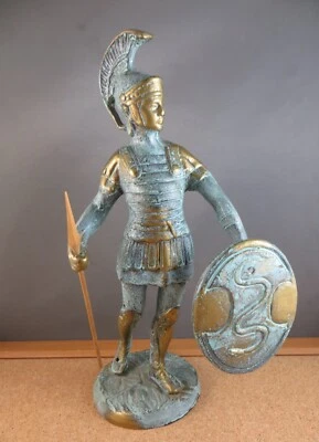 Escultura de soldado romano vintage de metal dorado latón imitación pátina escudo lanza Foto 1 de 4