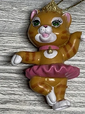 De colección 2002 Mattel Bailarina Gato Adorno Figura Rosa Tutú Tiara Árbol Colgante Foto 1 de 4