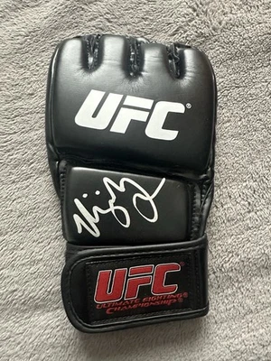 ПЕРЧАТКА URIJAH FABER The California Kid С АВТОГРАФОМ UFC BECKETT СЕРТИФИКАТ ПОДЛИННОСТИ - Изображение 1 из 3