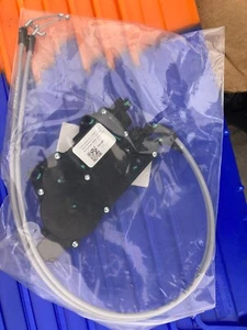 TESLA MODEL Y 7S 2rd ROW Left Floor Latch Actuator 2021-2023 1554435-LV-D - Picture 1 of 3