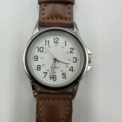 Reloj Accutime Hombre Tono Plateado Fácil de Leer Dial Negro Marrón Imitación Cuero Correa Foto 1 de 4