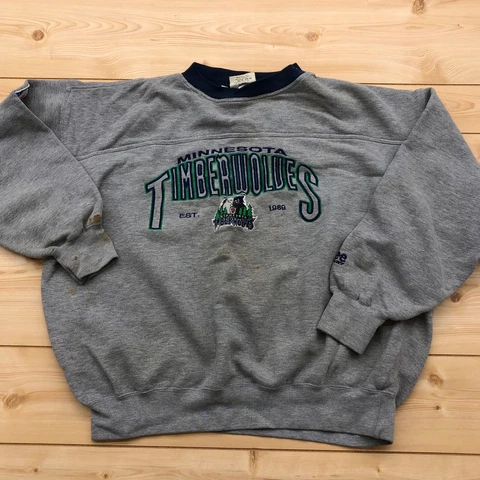 Vintage Lee Sport Gray Minnesota Timberwolf's Graphic Sweater men's Size XL Cover