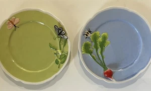 Juego de 2 platos de ensalada o postre Anthropologie Faye 3D azul rábano verde guisante COMO NUEVO - Imagen 1 de 5