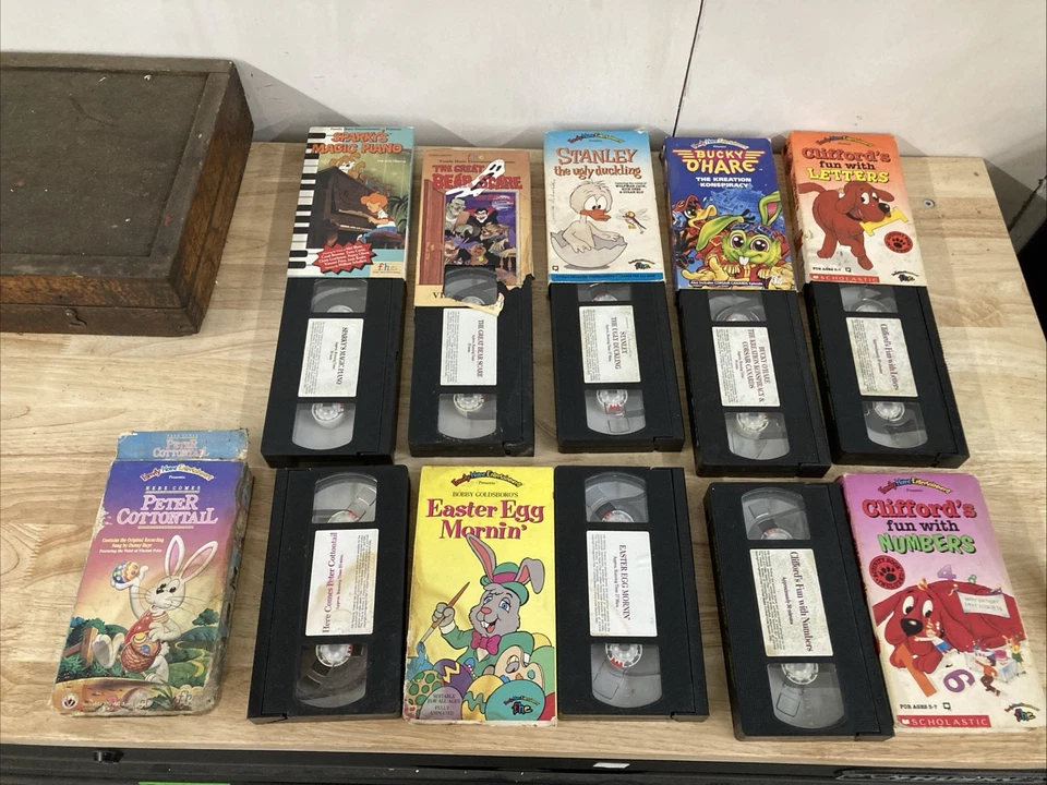 Lot 8 Bucky O'Hare On the Blink VHS Tape F.H.E stanley ugly duckling Clifford - Image 1 of 4