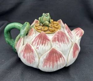 Chinesische Keramik handgefertigte Teekanne mit Lotuskörper & Froschdeckel antik - Bild 1 von 9