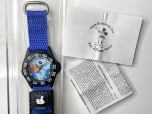 Mickey Mouse Skateboarding exklusiv für den Disney Store Daumen hoch Uhr - Bild 1 von 4