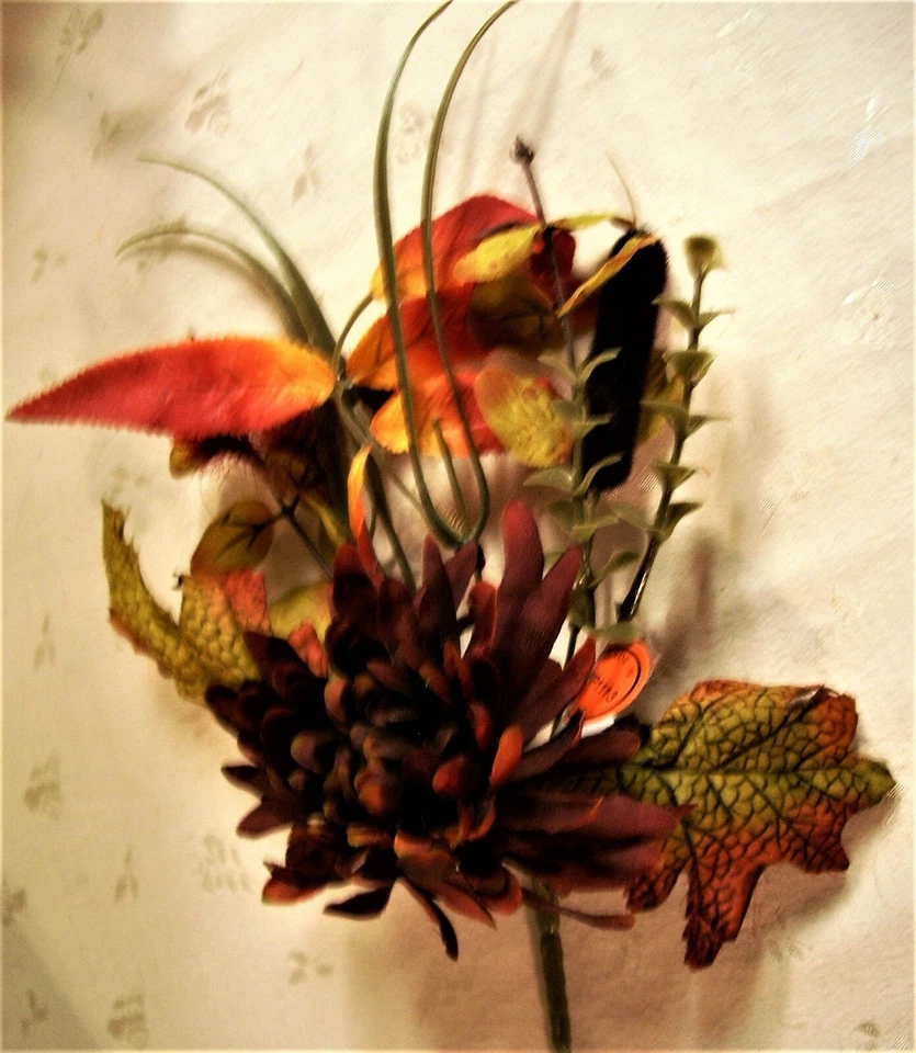 NUEVO CON ETIQUETAS Otoño Otoño Floral Pick-Púrpura Cojín Crisantemo Mamá Bayas Hojas 14"T Foto 1 de 1