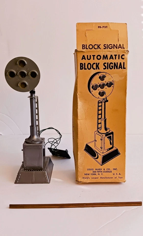 LOUIS MARX No. 1404 AUTOMATIC BLOCK SIGNAL - Image 1 of 4