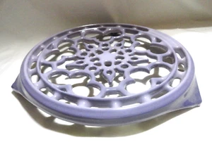 LE CREUSET ROUND TRIVET PROVENCE CAST IRON TRIVET BLUEBELL PURPLE RARE FIND🌟 - Picture 1 of 7