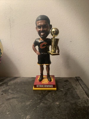 Kyrie Irving 2016 trofeo campeonato de la NBA Bobblehead Cleveland Cavaliers Foto 1 de 2