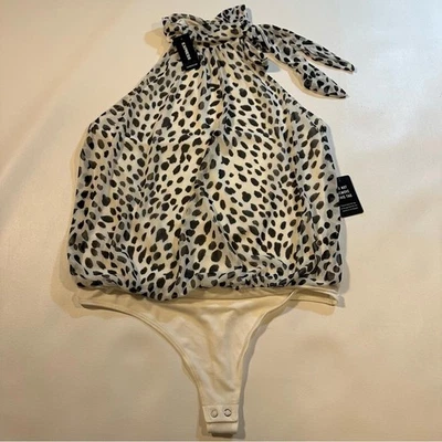NUEVO CON ETIQUETAS $60 Express Talla M Blanco y Negro Estampado Animal Halter Cuello Atado Tanga Body Foto 1 de 4