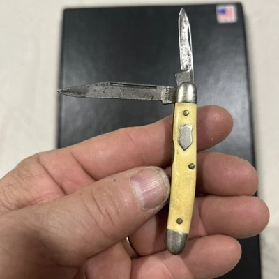 Schrade Walden NY USA Vintage 2 Blade Number 218, Marine Pearl Celluloid Handles - Image 1 of 4