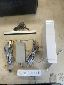 Nintendo Wii Videospielkonsole RVL-001 Weiß - Bild 1 von 8