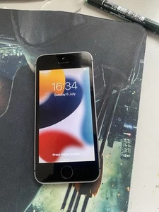 Apple iPhone SE (1st Generation) 128GB, Space Grey locked to 3 network Ireland - Picture 1 of 9