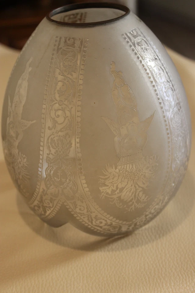 Tulipe ancienne en verre ou cristal globe lampe à pétrole ou huile - Photo 1/4