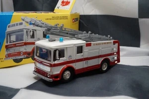 CORGI - LEYLAND FEUERWEHR ST HELENS - MODELL IM MASSSTAB 1:50 - 21901 - Bild 1 von 6