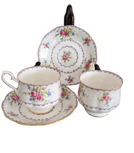 Pair Of Royal Albert Petit Point Tea Cup & Saucer Bone China England - Bild 1 von 5