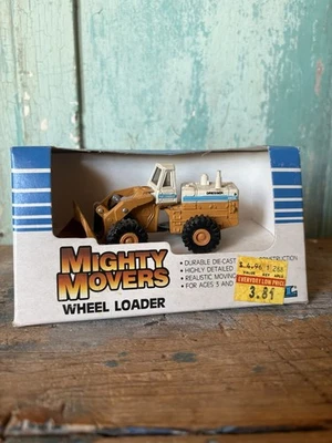 ERTL Mighty Movers Wheel Loader #1850 Dresser 560B Pay Loader Diecast New In Box - Image 1 of 4