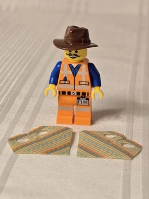 The LEGO Movie: Western Emmet Polybag (5002204) Minifigure Poncho Mustache Hat - Image 1 of 4