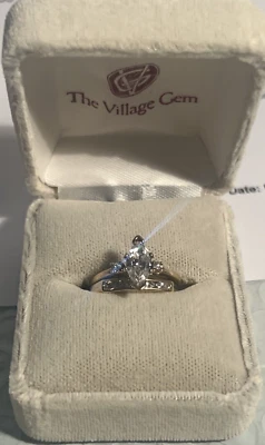 1.11Ct Solitaire set marquise diamond ring w/ 14kt gold setting and band 4.9GRAM - Image 1 of 4