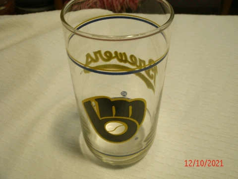 Vintage Milwaukee Brewers Union 76 Gas Station Promo Glass Tumbler Cover