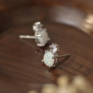 Ovalschliff simulierter Feueropal Damen hübsche Ohrstecker 14k Weißgold vergoldet - Bild 1 von 4