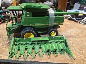 ERTL 1/32 JOHN DEERE MODEL 9750 STS SERIES II #1 COMBINE Damaged READ - Picture 1 of 24