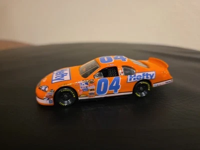 2007 #04 Eric McClure Hefty NASCAR CUSTOM DIECAST 1:64 - Image 1 of 4