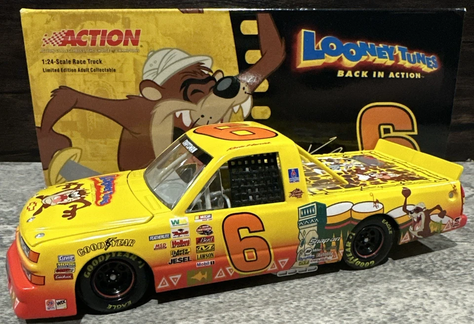 Camión Kevin Harvick Looney Tunes Taz 2003 Chevrolet 1:24 acción Nascar diecast Foto 1 de 4