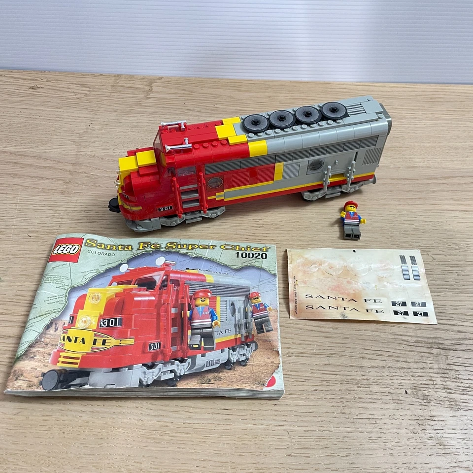 Lego 10020 Santa Fe Super Chief - w/ booklet x1 fig and stickers - 95%+ - Bild 1 von 4