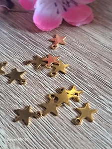 Konvolut 10 Charms Sterne vergoldet 0,9 cm. - Bild 1 von 2