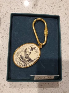 Vintage 1983 Barlow Ducks In Flight Scrimshaw goldener Anhänger/Schlüsselanhänger mit Box - Bild 1 von 4