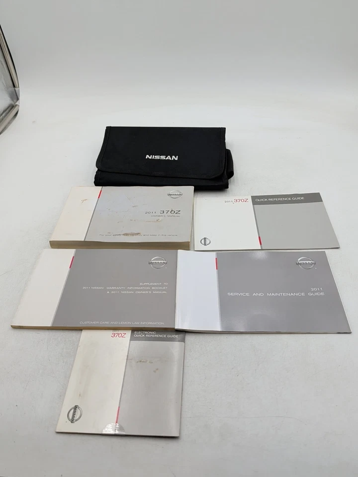 Nissan 370Z 2011 manual del propietario con estuche referencia rápida y CD Foto 1 de 4