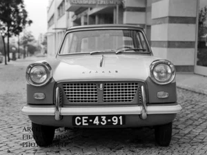 Triumph Herald 1200 Saloon factory photo press photograph - Picture 1 of 1