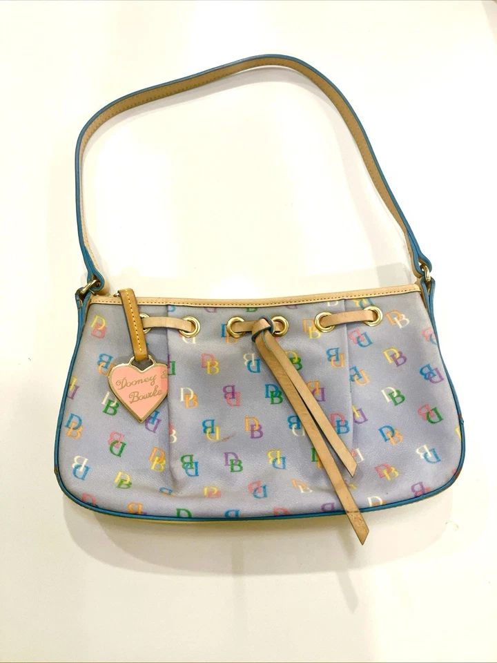 Dooney & Bourke 复古 Y2k 婴儿蓝色彩虹 DB Monogram 蝴蝶结小号单肩包 — 第 1/4 张图片