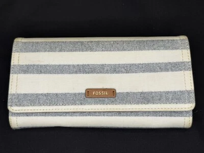 Bolso sin asas billetera con solapa a rayas blancas grises y fósiles Foto 1 de 4