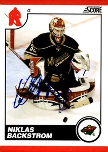 Niklas Backstrom - Signed 2010-11 Panini Score Card #260 - Picture 1 of 2