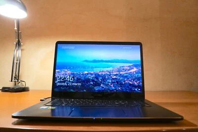 ASUS ZenBook Pro UX580 15" ( i7, 500GB SSD, 16GB, GTX 1050 4 GB, 4K) - Immagine 1 di 4