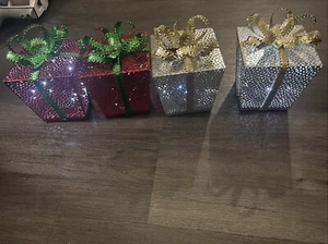 Deko LED Leucht Geschenkbox mit Schleifen Leuchtboxen Eisen Ornamente 4er Set WOT - Bild 1 von 8