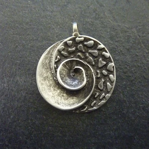 Blumen Anhänger Metall Anhänger Floral Antik Silber Schmuck Geschenkidee - Picture 1 of 3